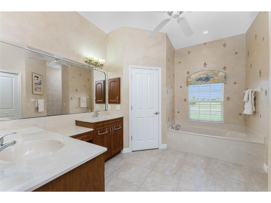 210 Rotonda Boulevard E Rotonda West FL 33947 D6145130 image36