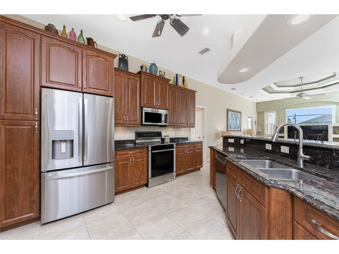 210 Rotonda Boulevard E Rotonda West FL 33947 D6145130 image5