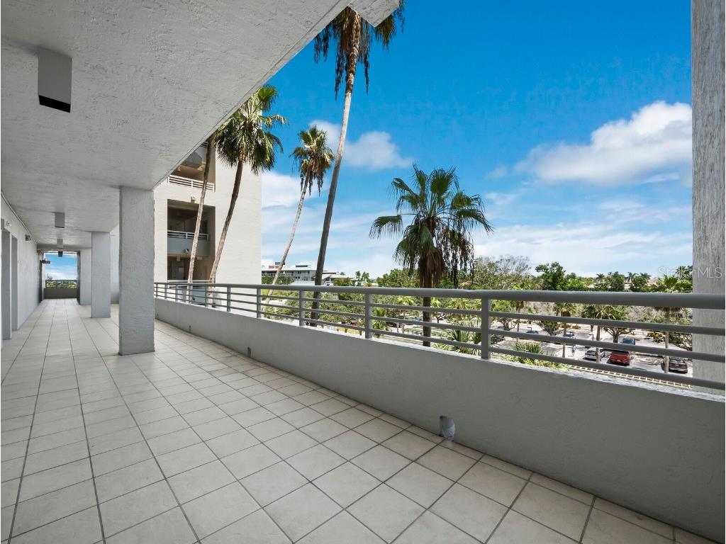 210 Sands Point Road #2405 Longboat Key FL 34228 - GULF OF MEXICO A4664039 image3