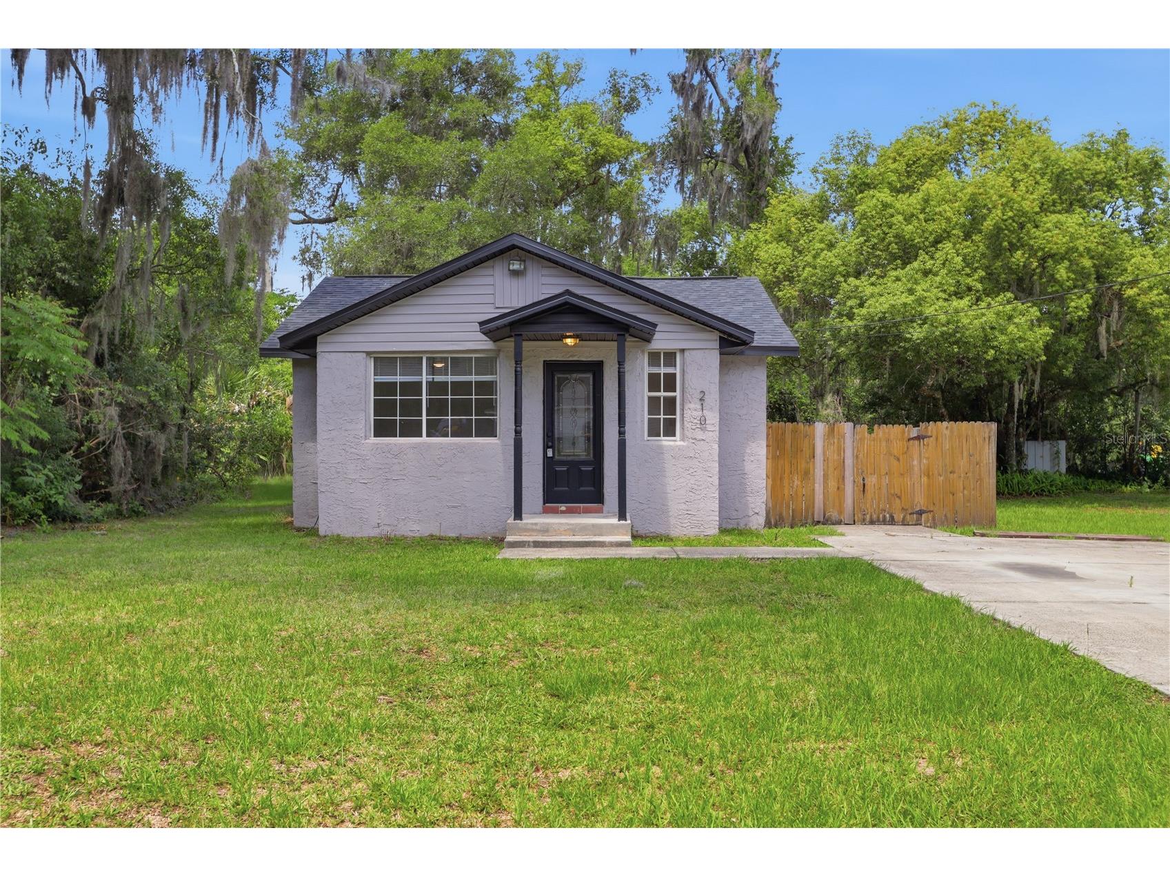 210 Winslow Avenue Deland FL 32724 V4949675 image1