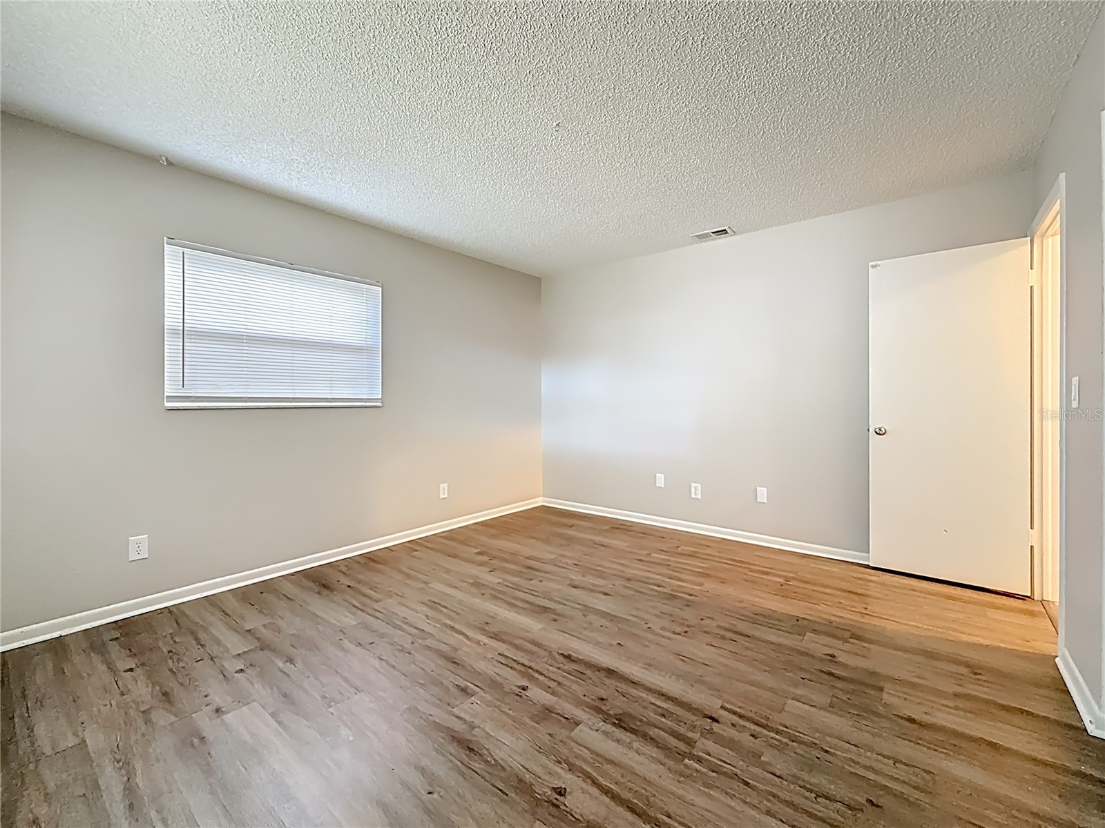 2100 58th Street N Saint Petersburg FL 33710 OM712139 image24