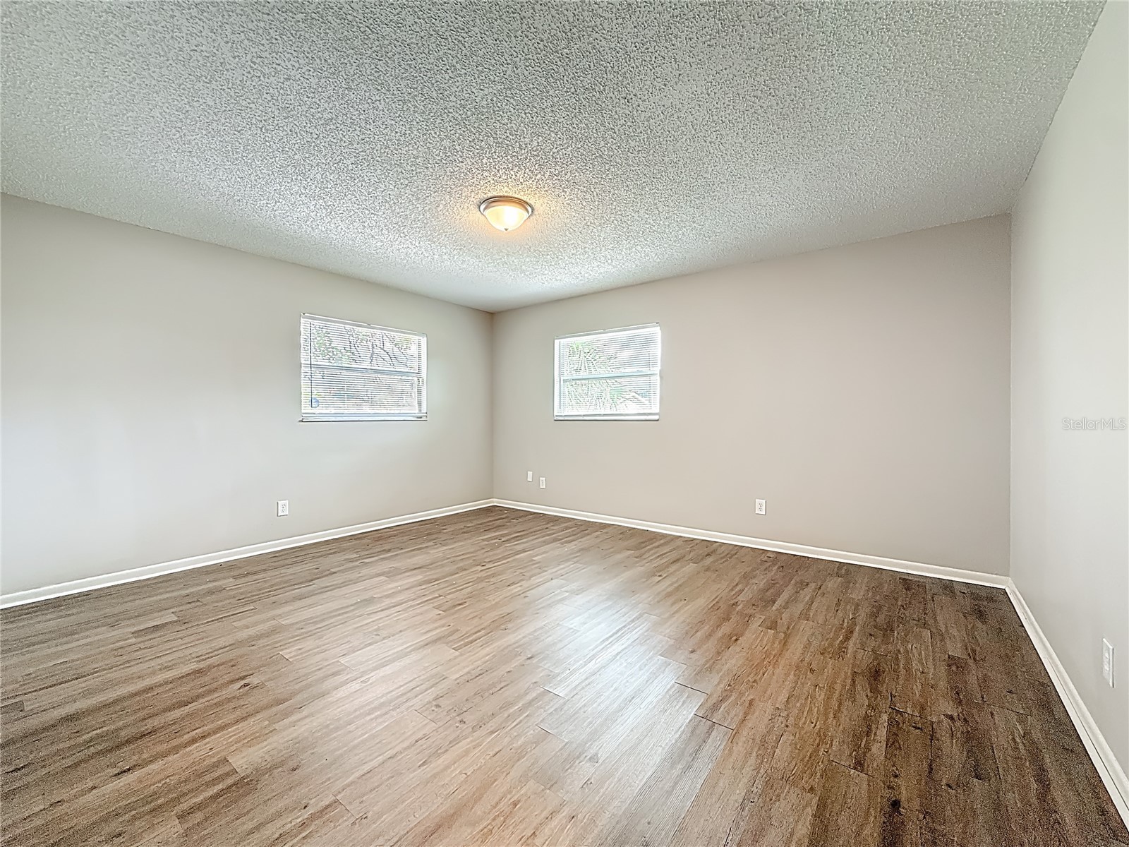 2100 58th Street N Saint Petersburg FL 33710 OM712139 image29