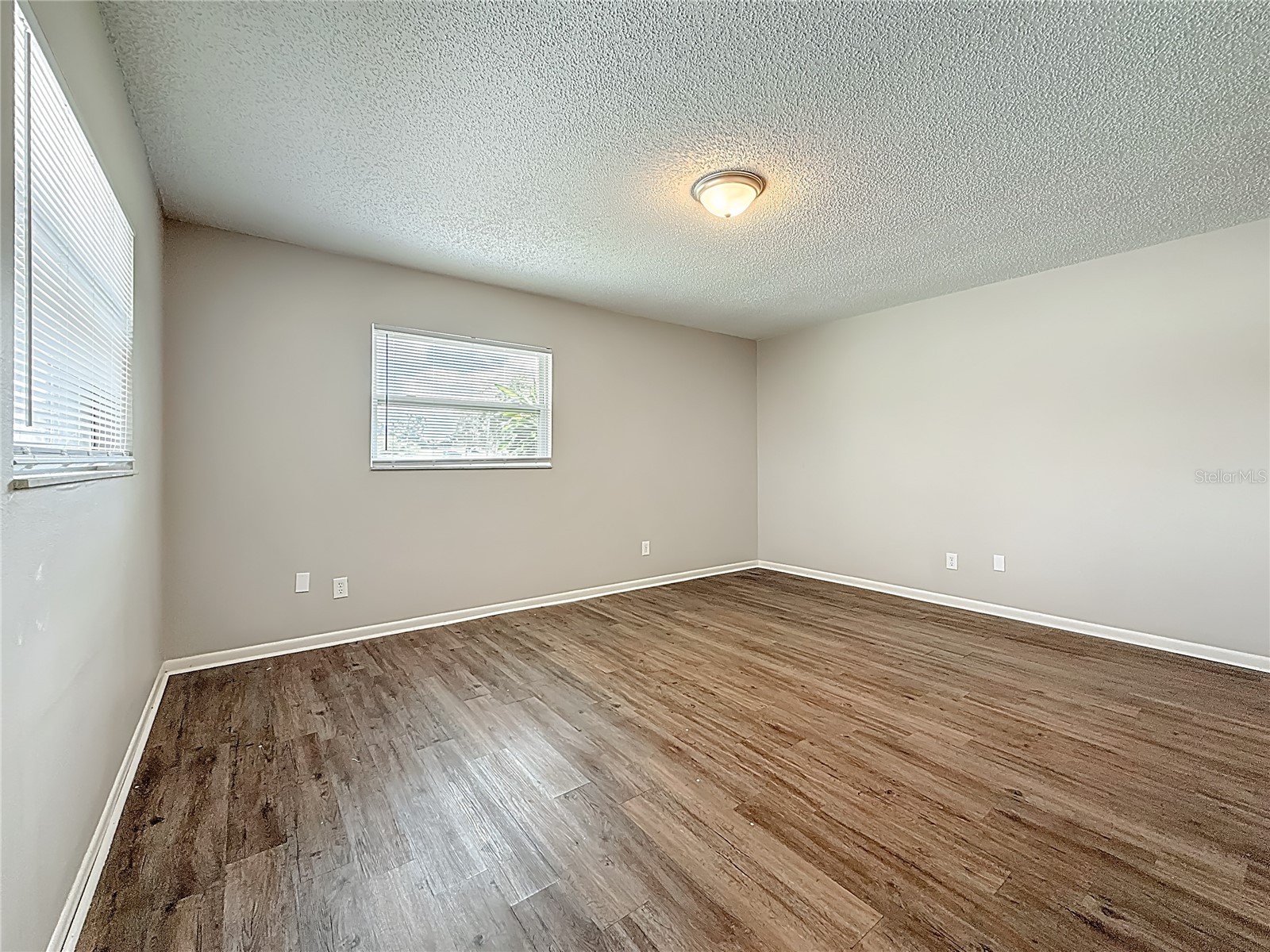 2100 58th Street N Saint Petersburg FL 33710 OM712139 image32