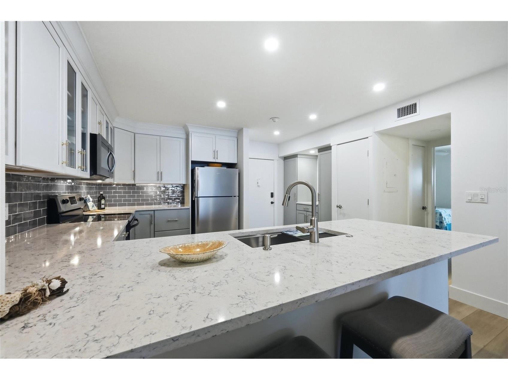 2100 Benjamin Franklin Drive #205 Sarasota FL 34236 A4690613 image13