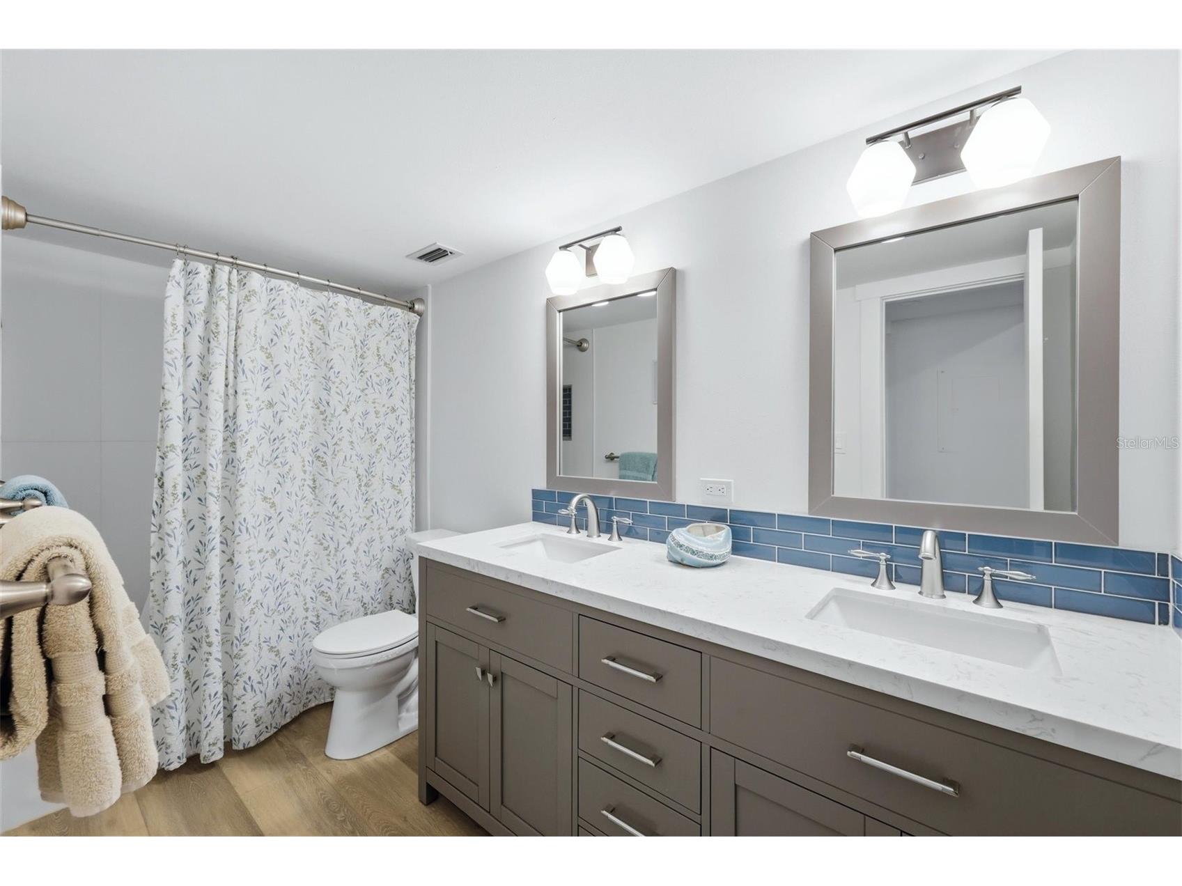 2100 Benjamin Franklin Drive #205 Sarasota FL 34236 A4690613 image24