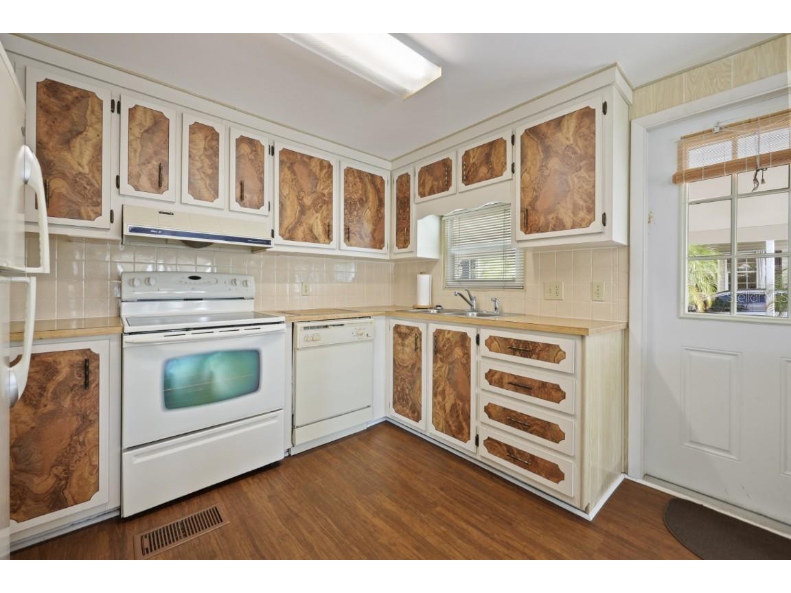 2100 Kings Highway #305 Port Charlotte FL 33980 C7505759 image14