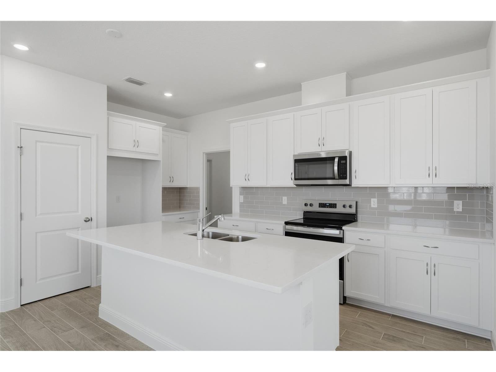 2100 Maverick Court Minneola FL 34715 O6415186 image3