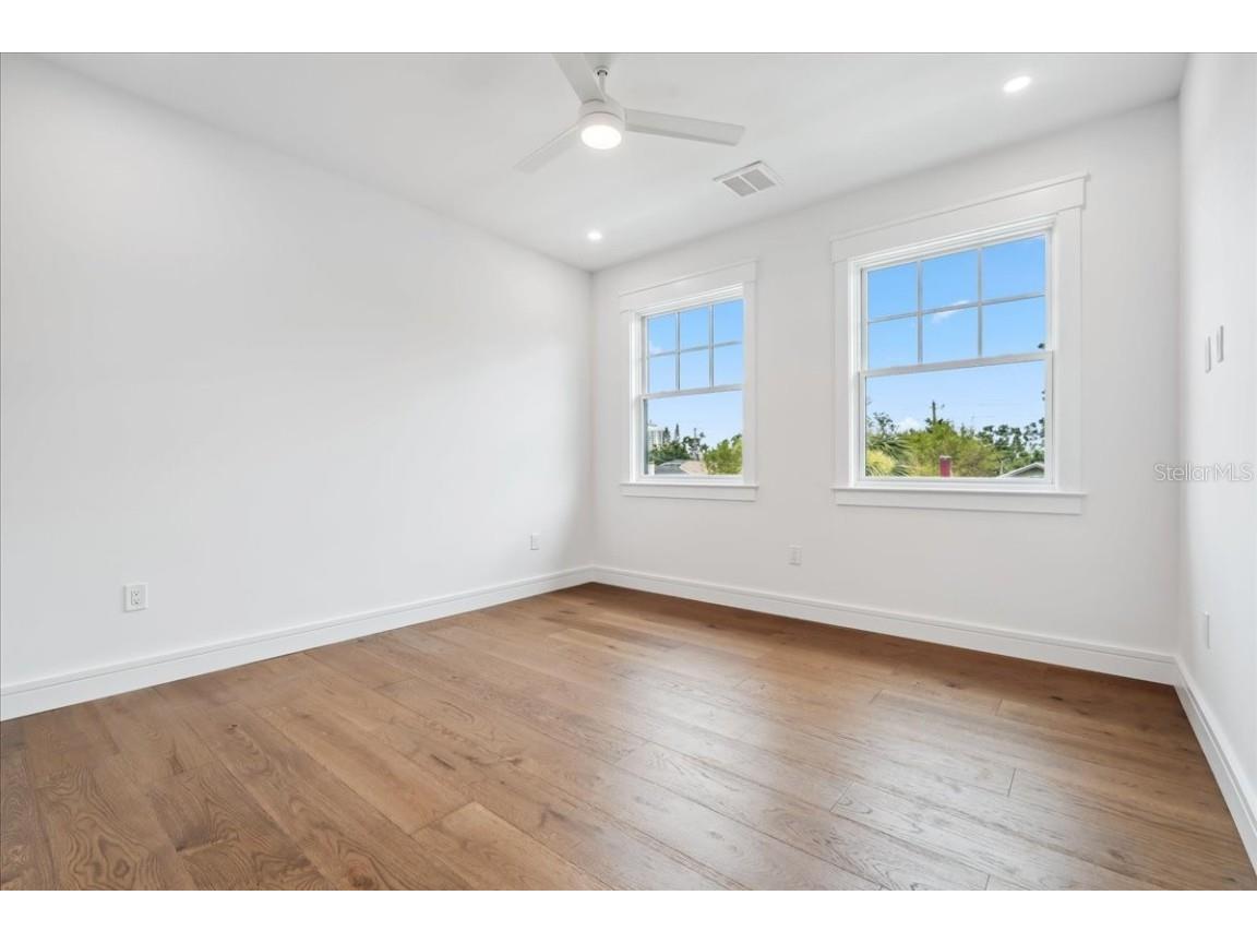 2101 3rd Avenue N Saint Petersburg FL 33713 TB8390574 image42