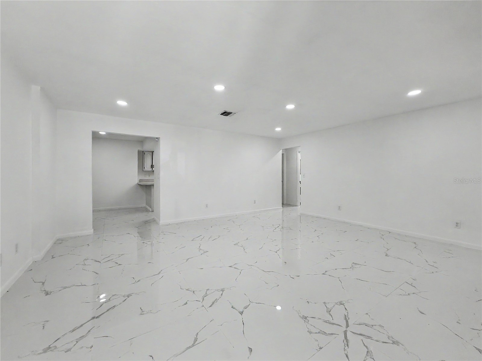 2101 Hibiscus Road Fort Myers FL 33905 TB8495637 image3