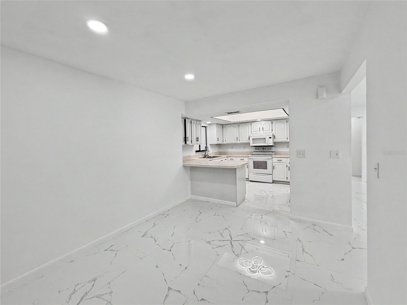 2101 Hibiscus Road Fort Myers FL 33905 TB8495637 image5