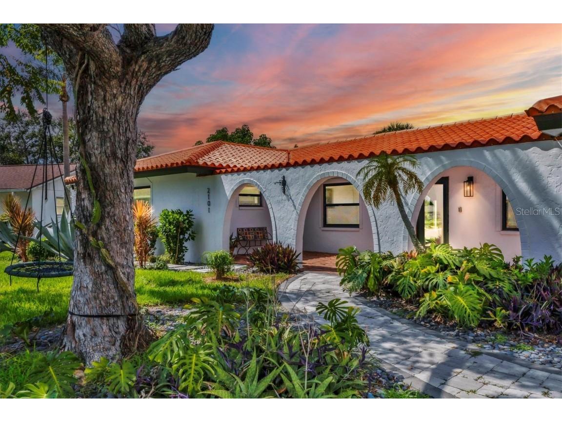 2101 River Ridge Drive Sarasota FL 34239 A4662815 image1