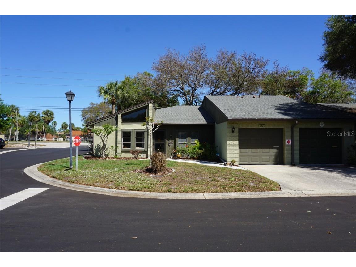 2101 Sunset Point Road #101 Clearwater FL 33765 U8236874 image1