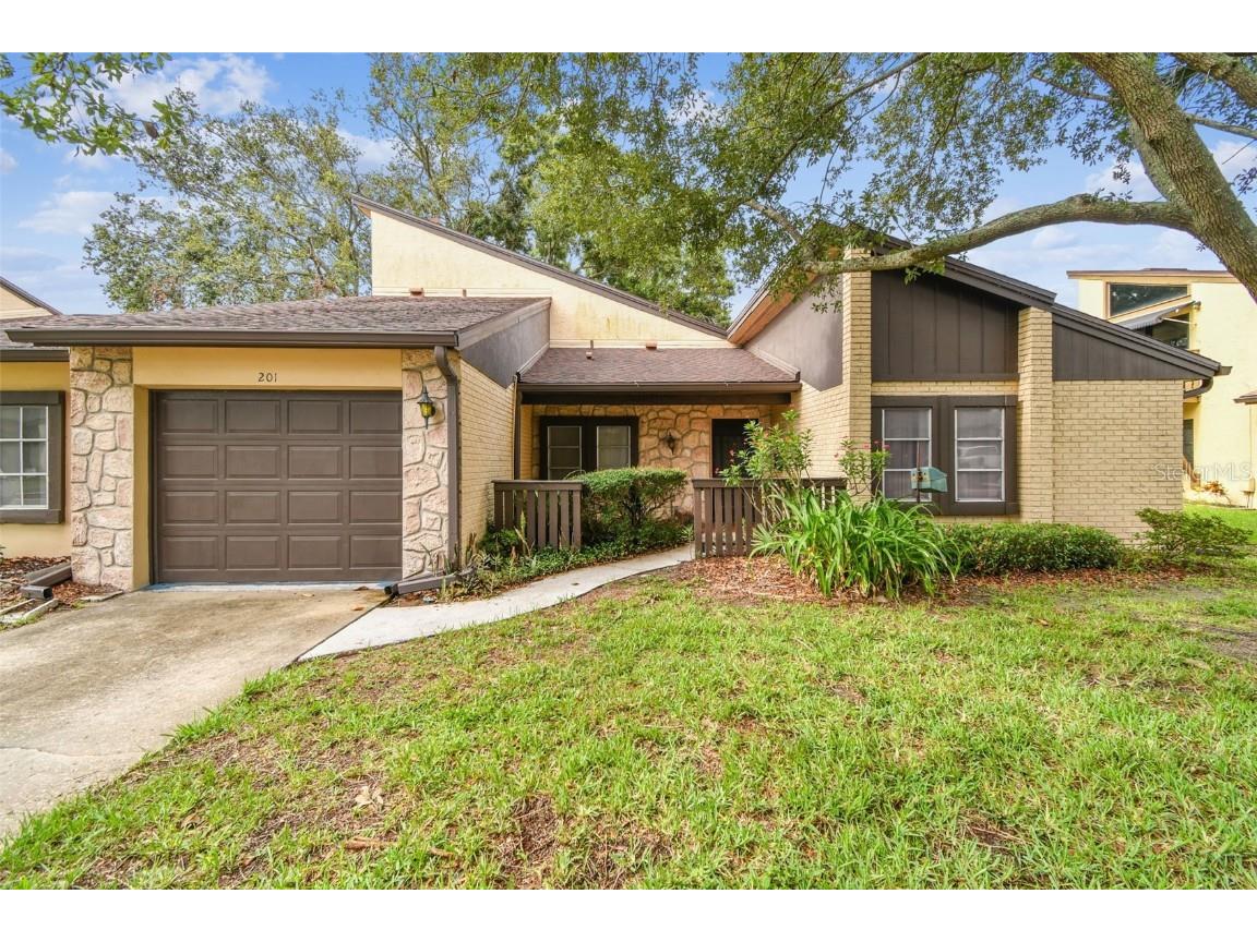 2101 Sunset Point Road #201 Clearwater FL 33765 W7876481 image1