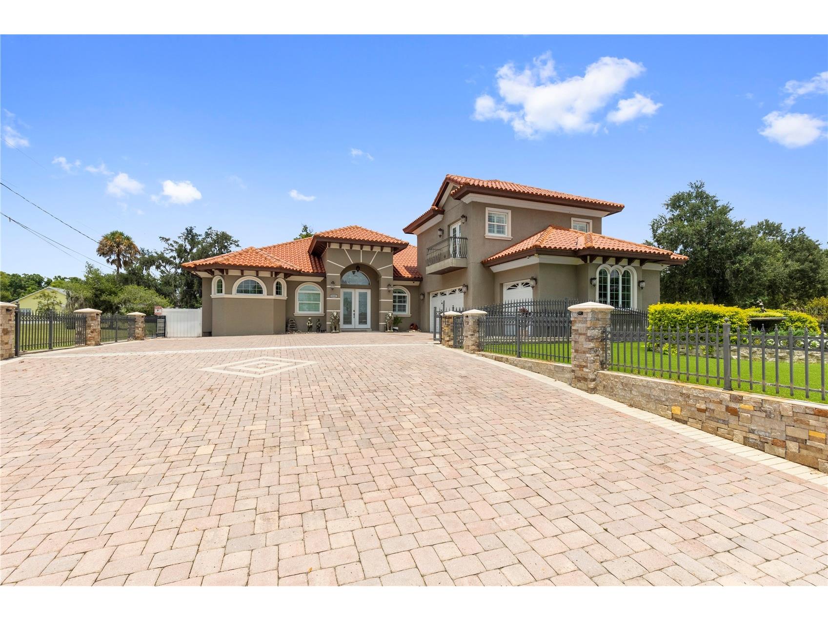 2101 W Bearss Avenue Tampa FL 33618 TB8525938 image1