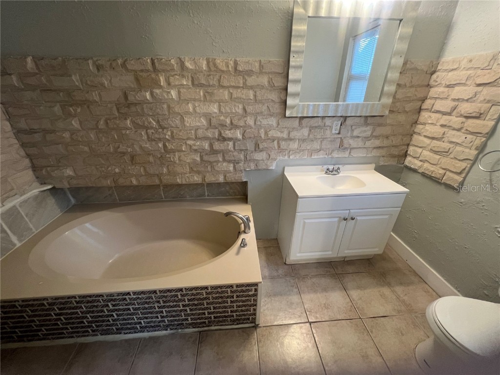 2102 14th Street S Saint Petersburg FL 33705 TB8428532 image6