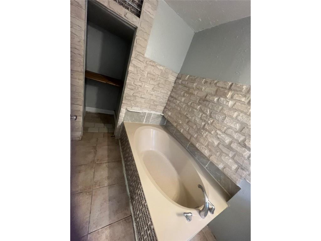 2102 14th Street S Saint Petersburg FL 33705 TB8428532 image7