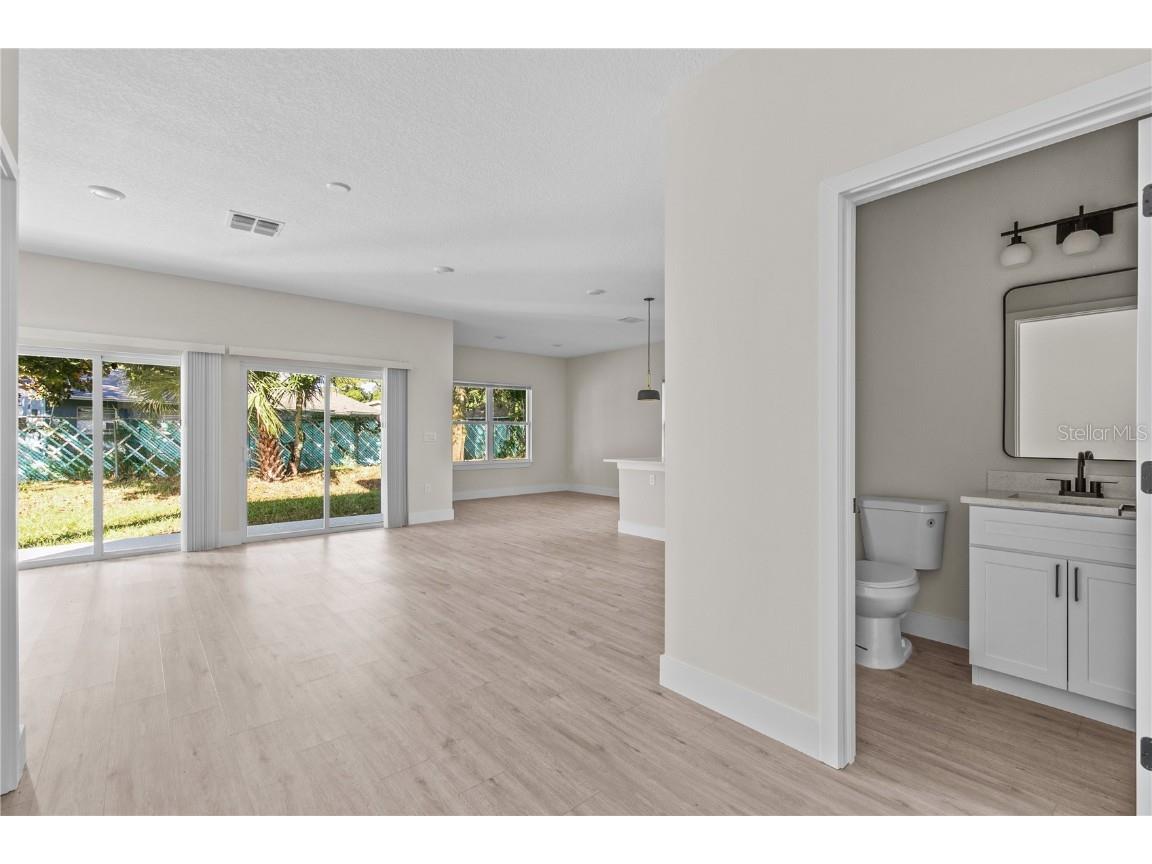 2102 Ashland Boulevard Orlando FL 32808 O6355876 image8