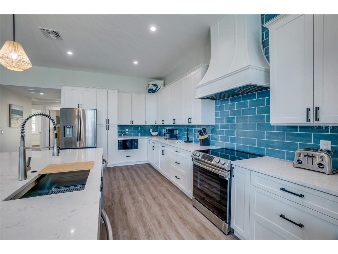 2102 Avenue B Bradenton Beach FL 34217 A4615961 image14