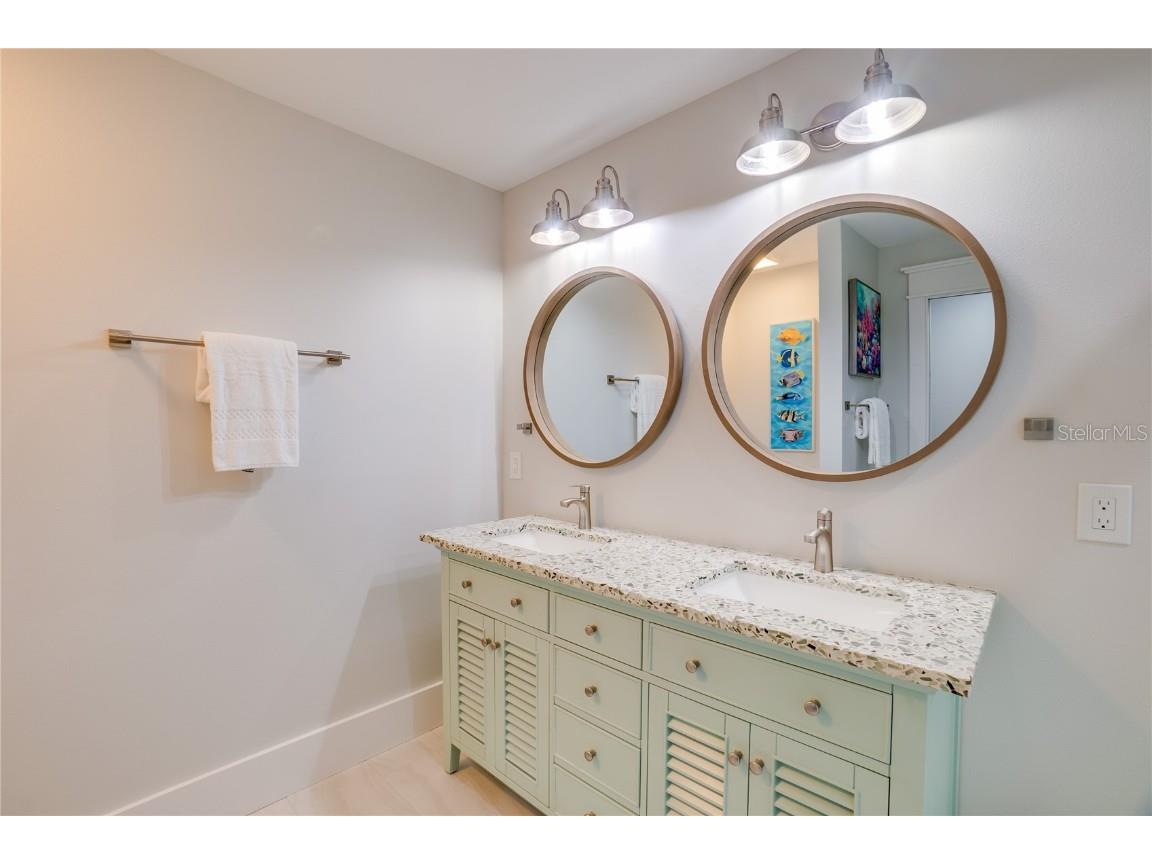 2102 Avenue B Bradenton Beach FL 34217 A4615961 image24