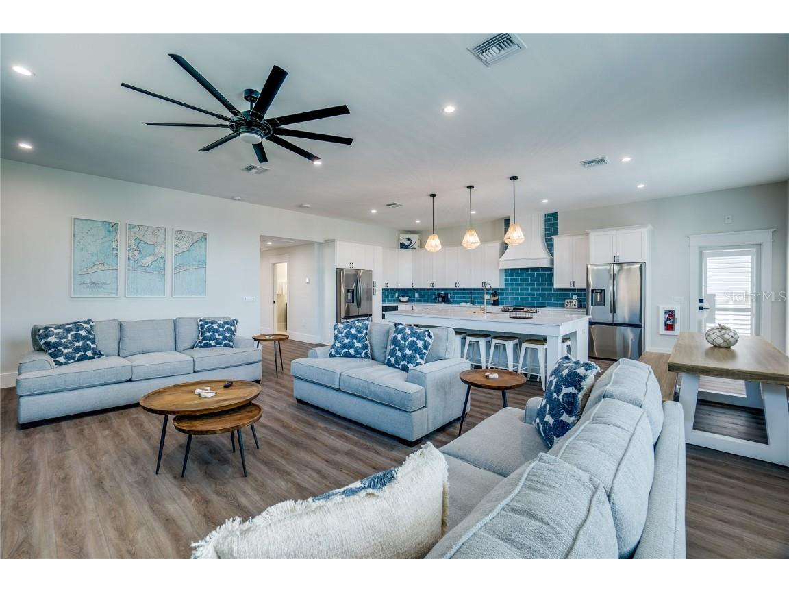 2102 Avenue B Bradenton Beach FL 34217 A4615961 image3