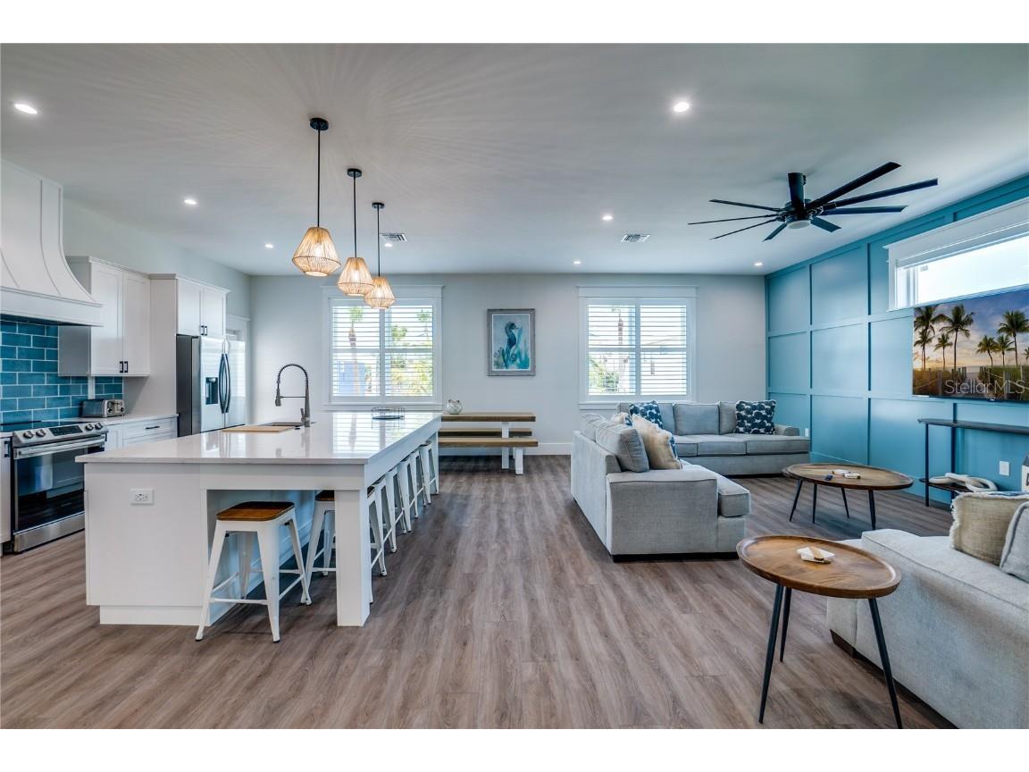 2102 Avenue B Bradenton Beach FL 34217 A4615961 image5