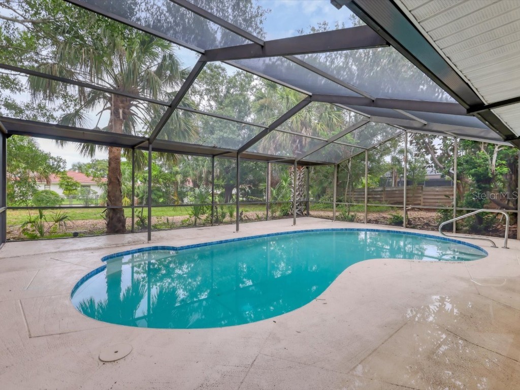 2102 Country Meadows Place Sarasota FL 34235 A4657917 image2