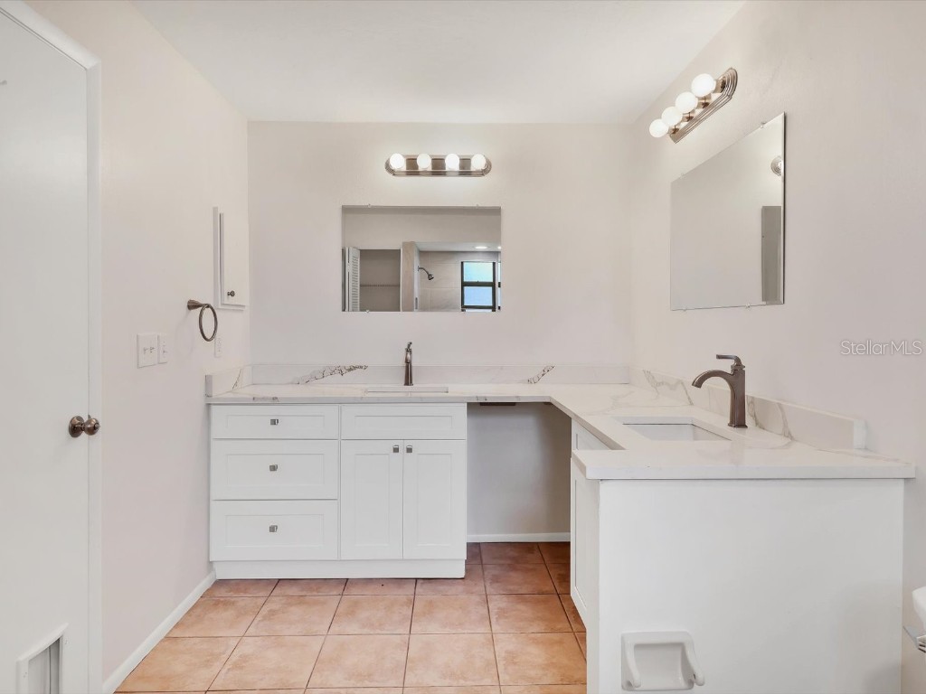 2102 Country Meadows Place Sarasota FL 34235 A4657917 image27