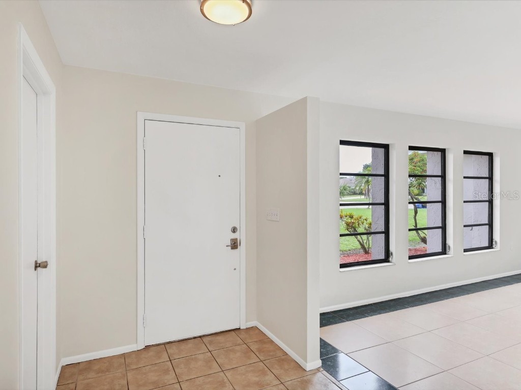 2102 Country Meadows Place Sarasota FL 34235 A4657917 image3