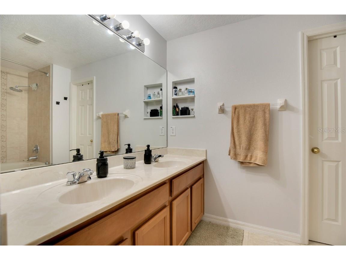 2102 Cypress Bay Boulevard Kissimmee FL 34743 O6251886 image15