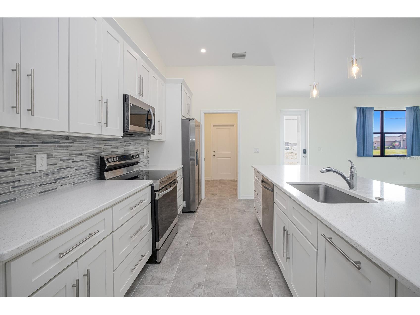 2102 NW 6th Place Cape Coral FL 33993 - LOCH NESS CANAL C7525042 image11