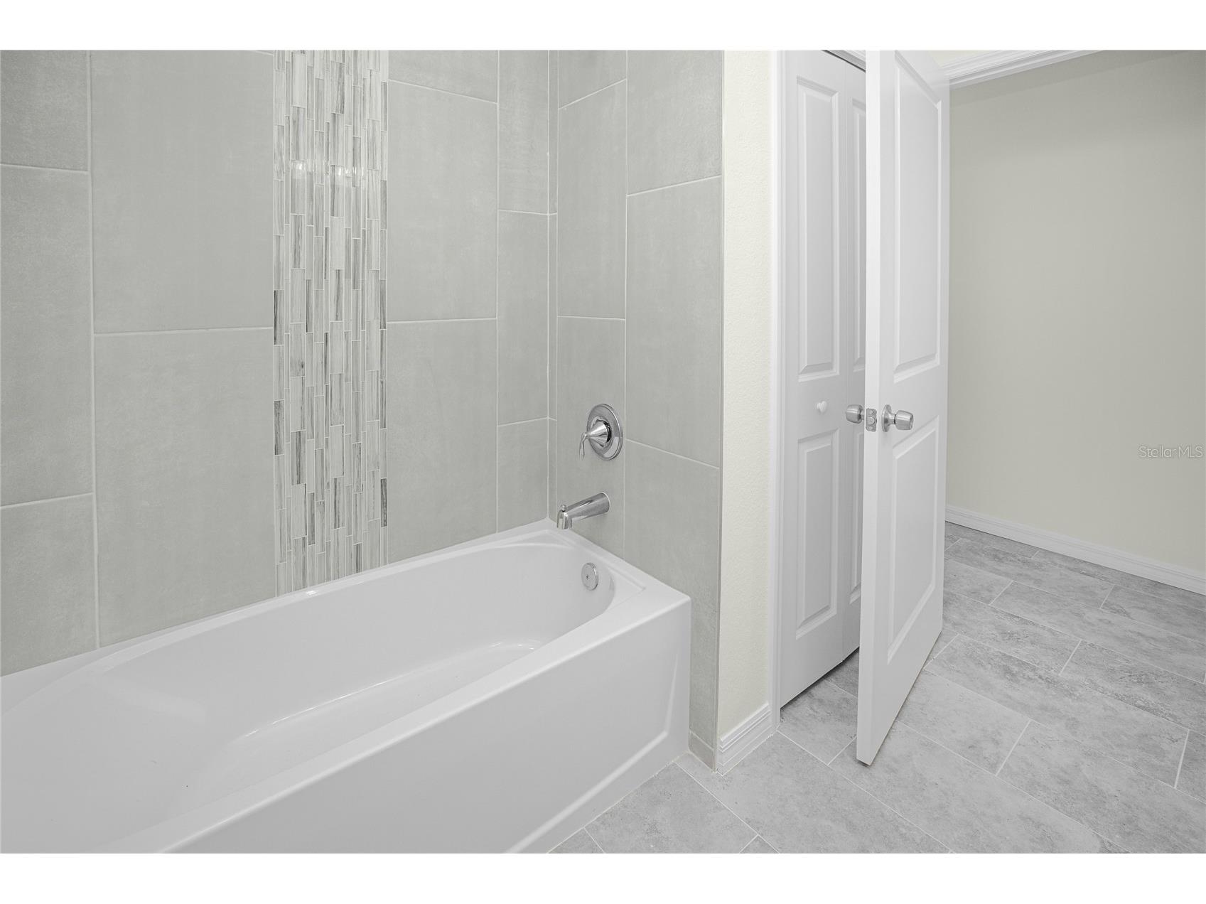 2102 NW 6th Place Cape Coral FL 33993 - LOCH NESS CANAL C7525042 image27