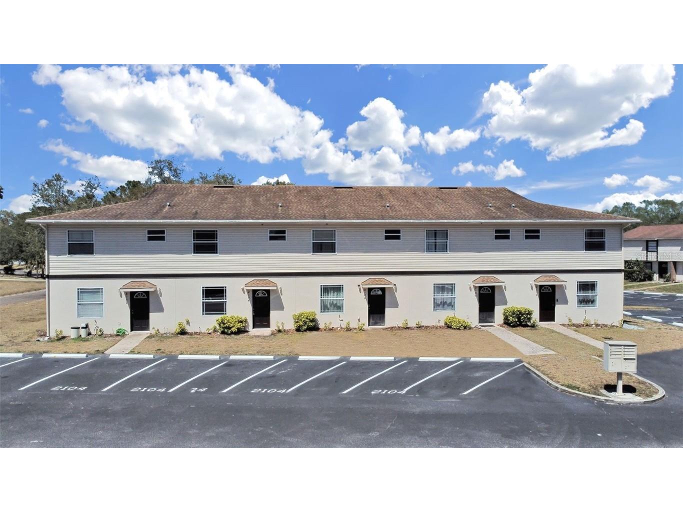 2102 Pine Chace Court Tampa FL 33613 T3436114 image1