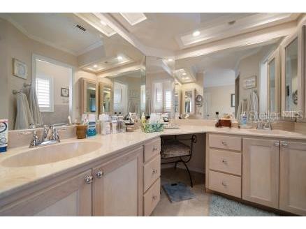 2102 S Fore Circle Tampa FL 33612 TB8475187 image11