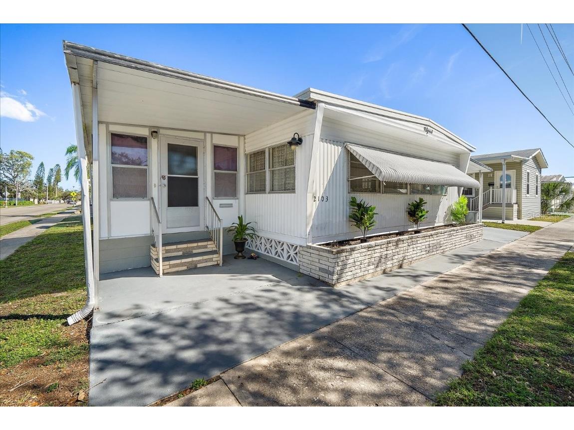 2103 18th Street W Bradenton FL 34205 A4637374 image1