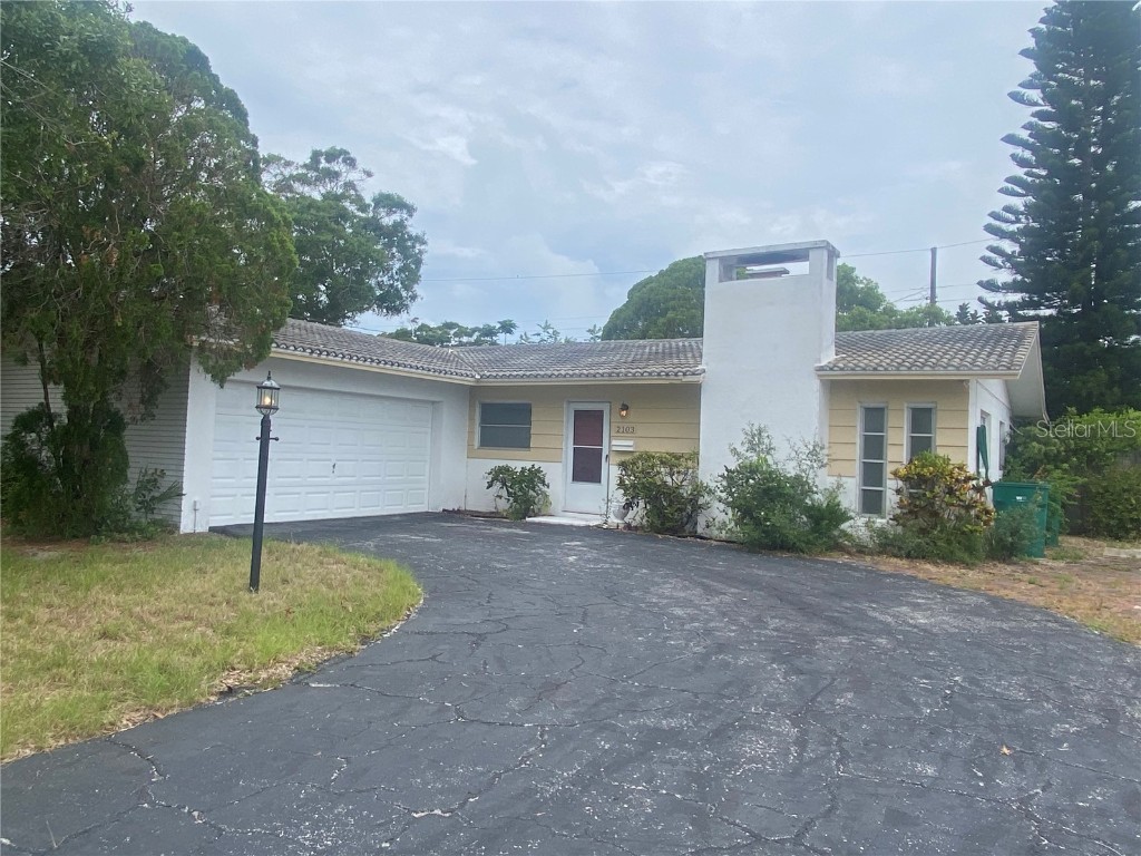 2103 Dolphin Boulevard S Saint Petersburg FL 33707 J963856 image1