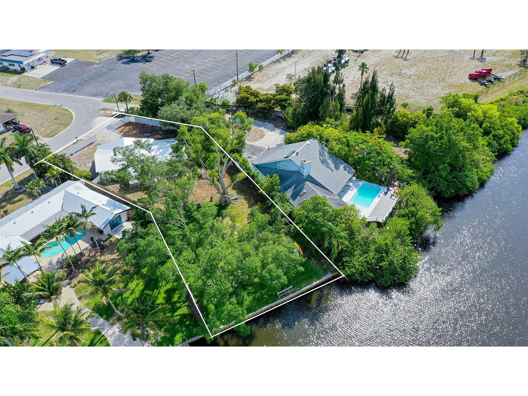 2103 Lusitania Drive Sarasota FL 34231 - PHILLIPPI CREEK A4696955 image1