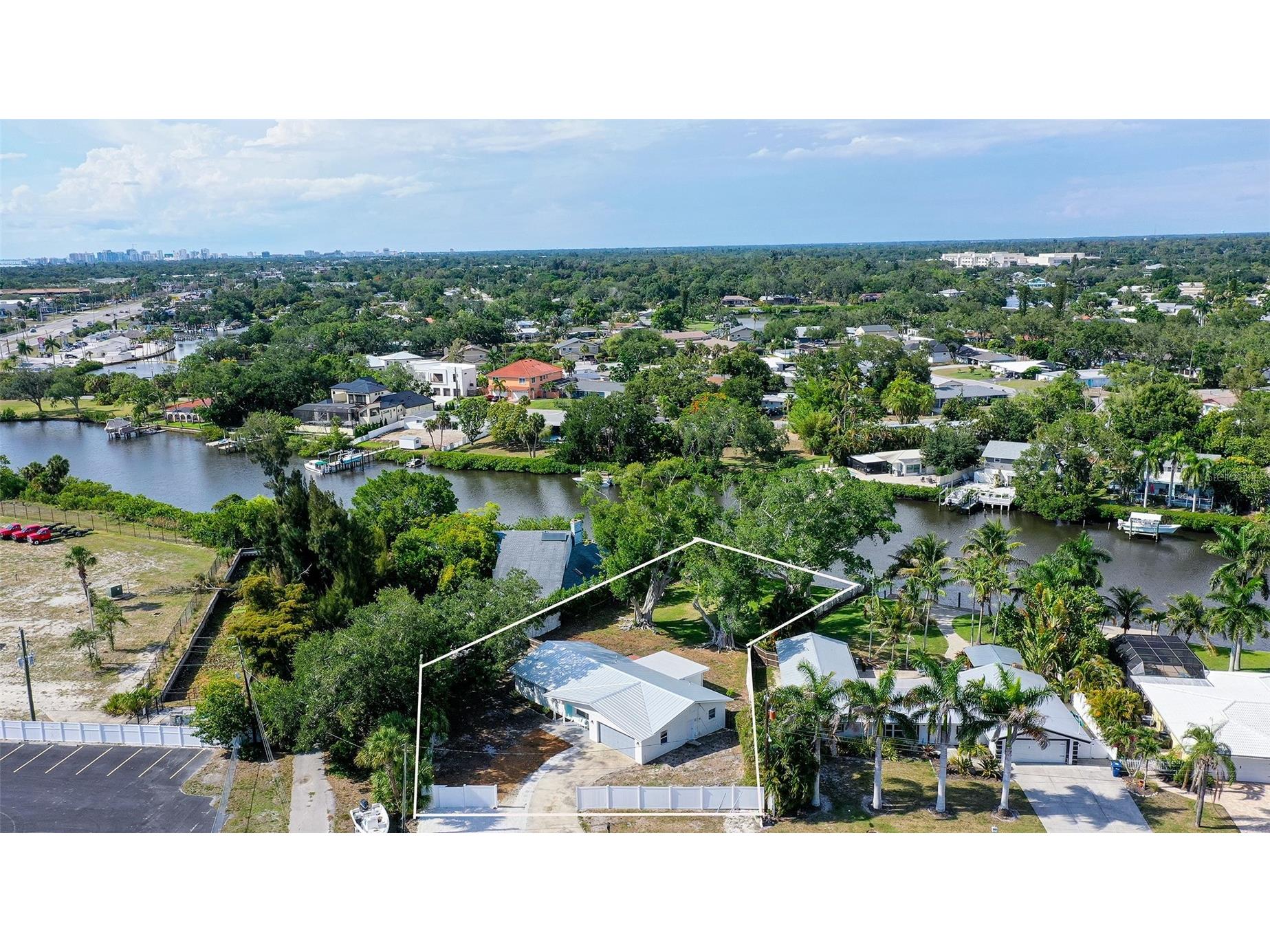 2103 Lusitania Drive Sarasota FL 34231 - PHILLIPPI CREEK A4696955 image3