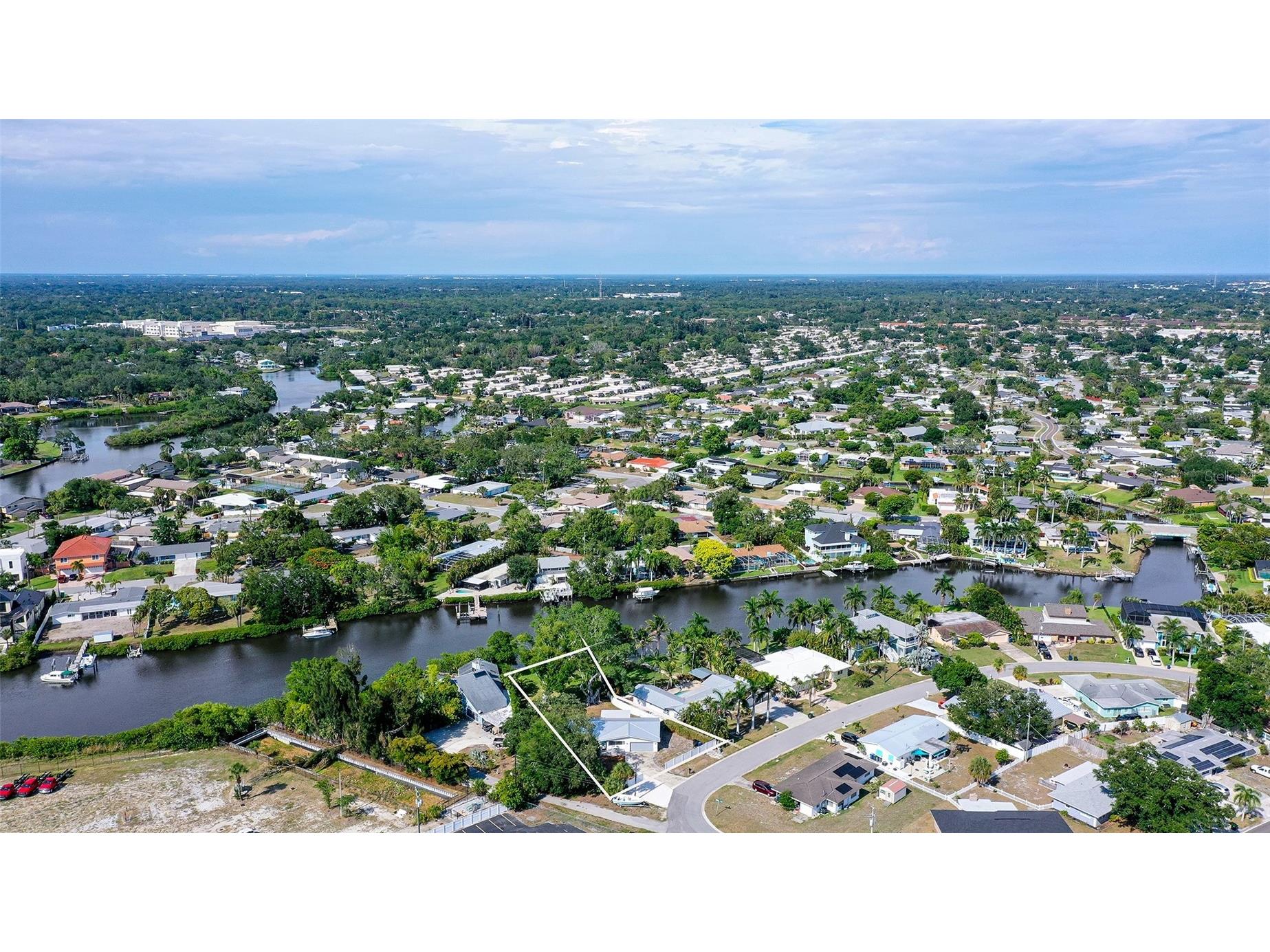 2103 Lusitania Drive Sarasota FL 34231 - PHILLIPPI CREEK A4696955 image5
