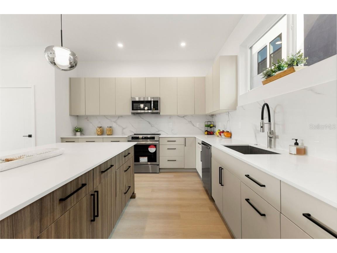 2104 4th Street S Saint Petersburg FL 33705 TB8449682 image10