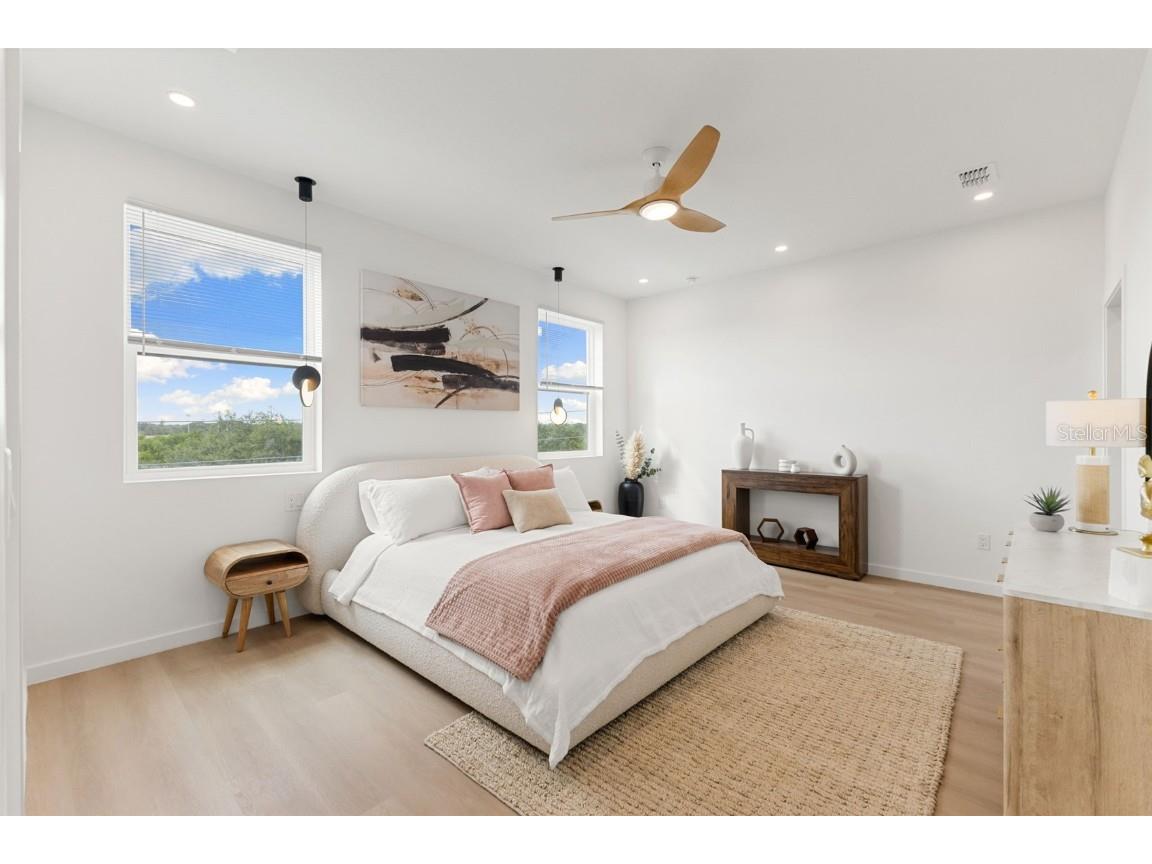 2104 4th Street S Saint Petersburg FL 33705 TB8449682 image21