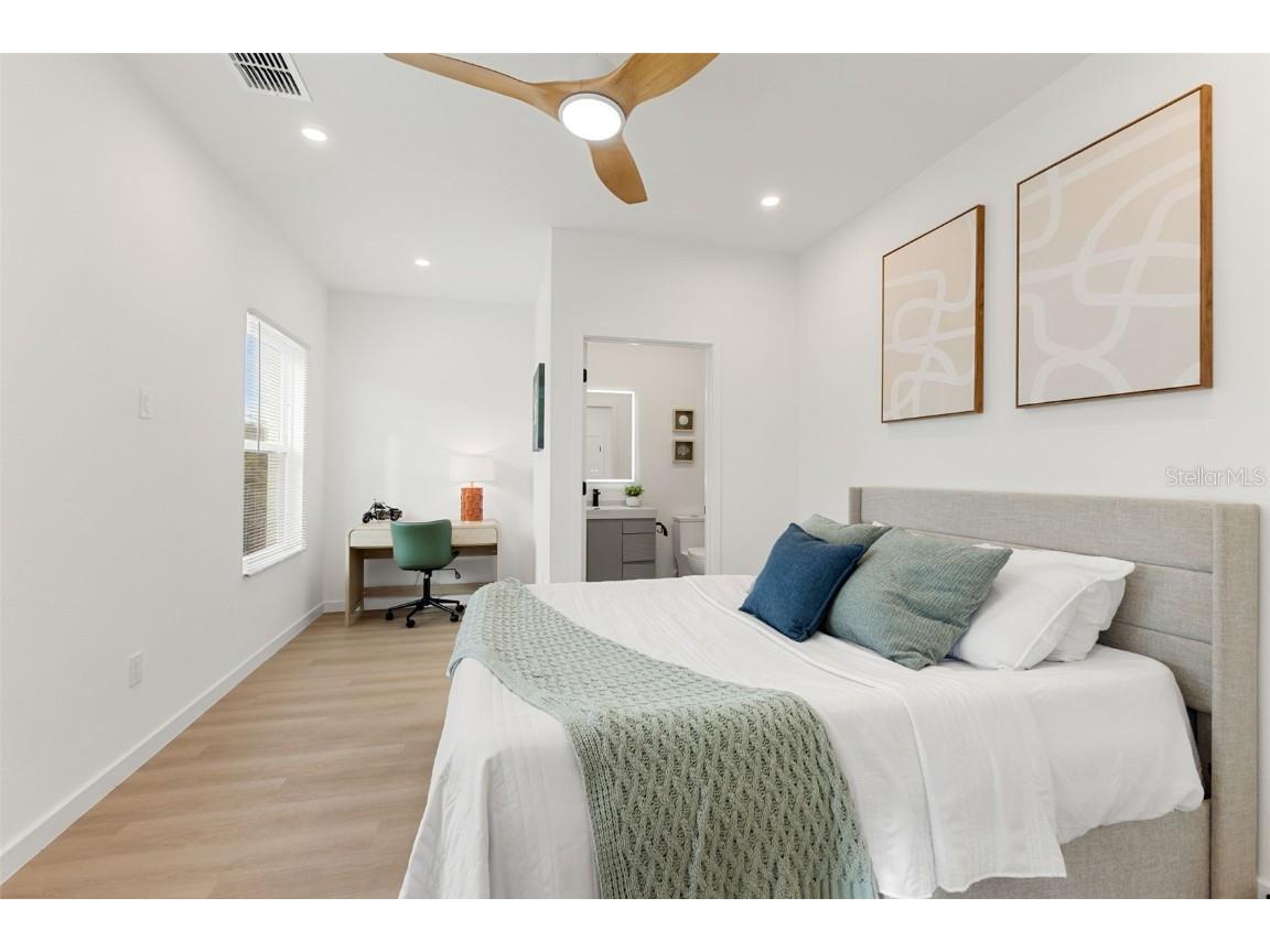 2104 4th Street S Saint Petersburg FL 33705 TB8449682 image3