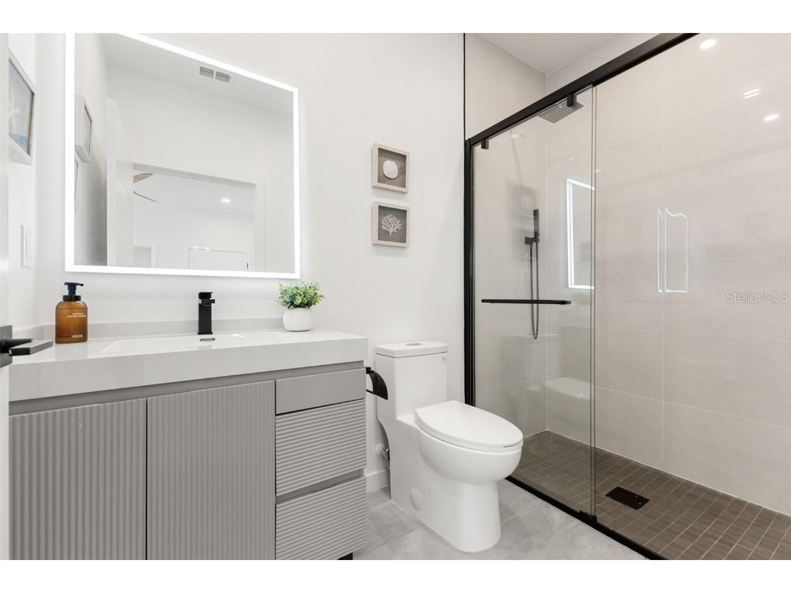 2104 4th Street S Saint Petersburg FL 33705 TB8449682 image4