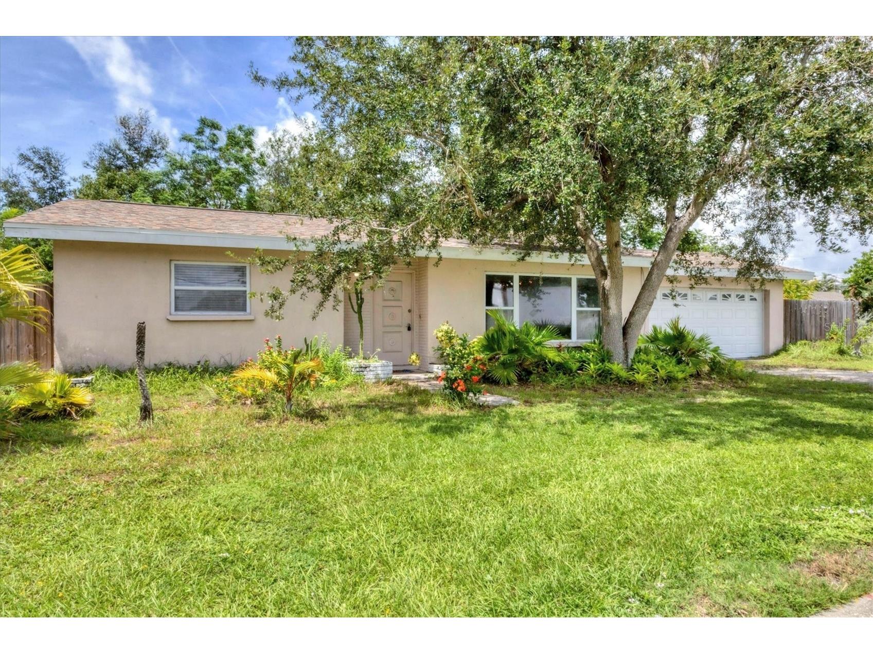 2104 S Tuttle Avenue Sarasota FL 34239 A4661539 image1
