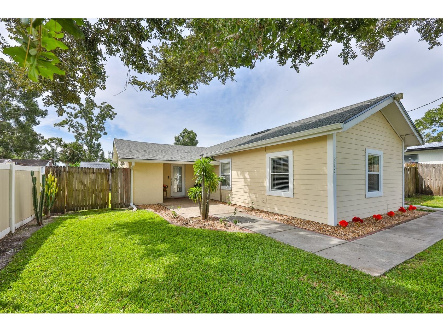 2104 W Powhatan Avenue Tampa FL 33603 TB8431714 image1