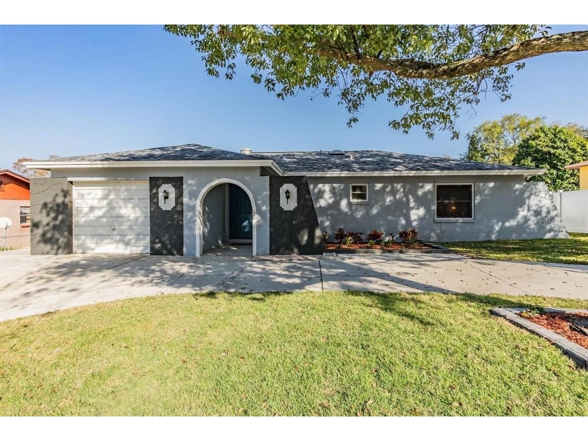 2104 Whitney Place Valrico FL 33594 T3507513 image1