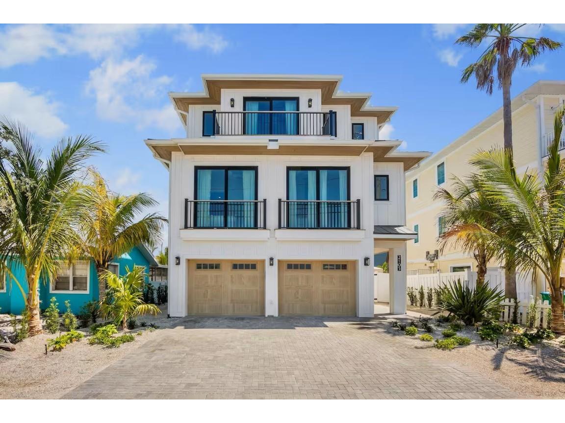 2105 Avenue C Bradenton Beach FL 34217 A4669858 image1