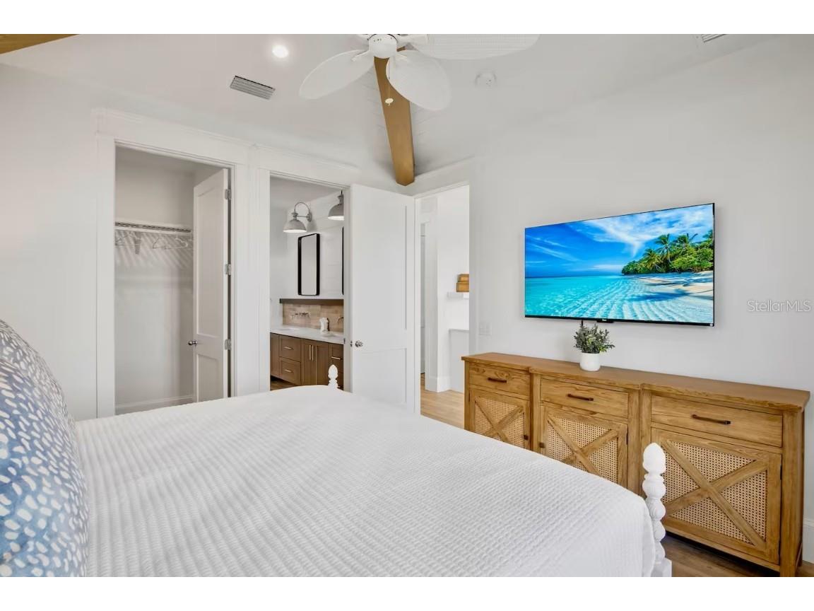 2105 Avenue C Bradenton Beach FL 34217 A4669858 image19