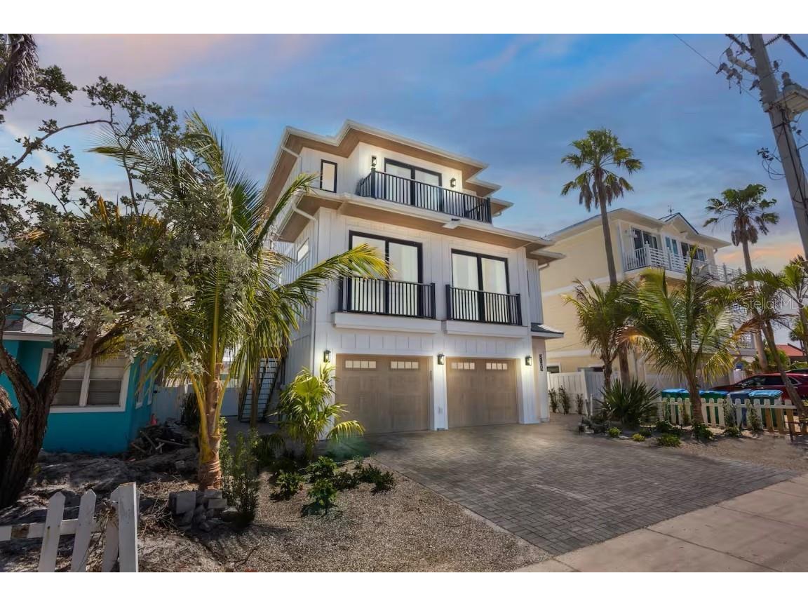 2105 Avenue C Bradenton Beach FL 34217 A4669858 image2