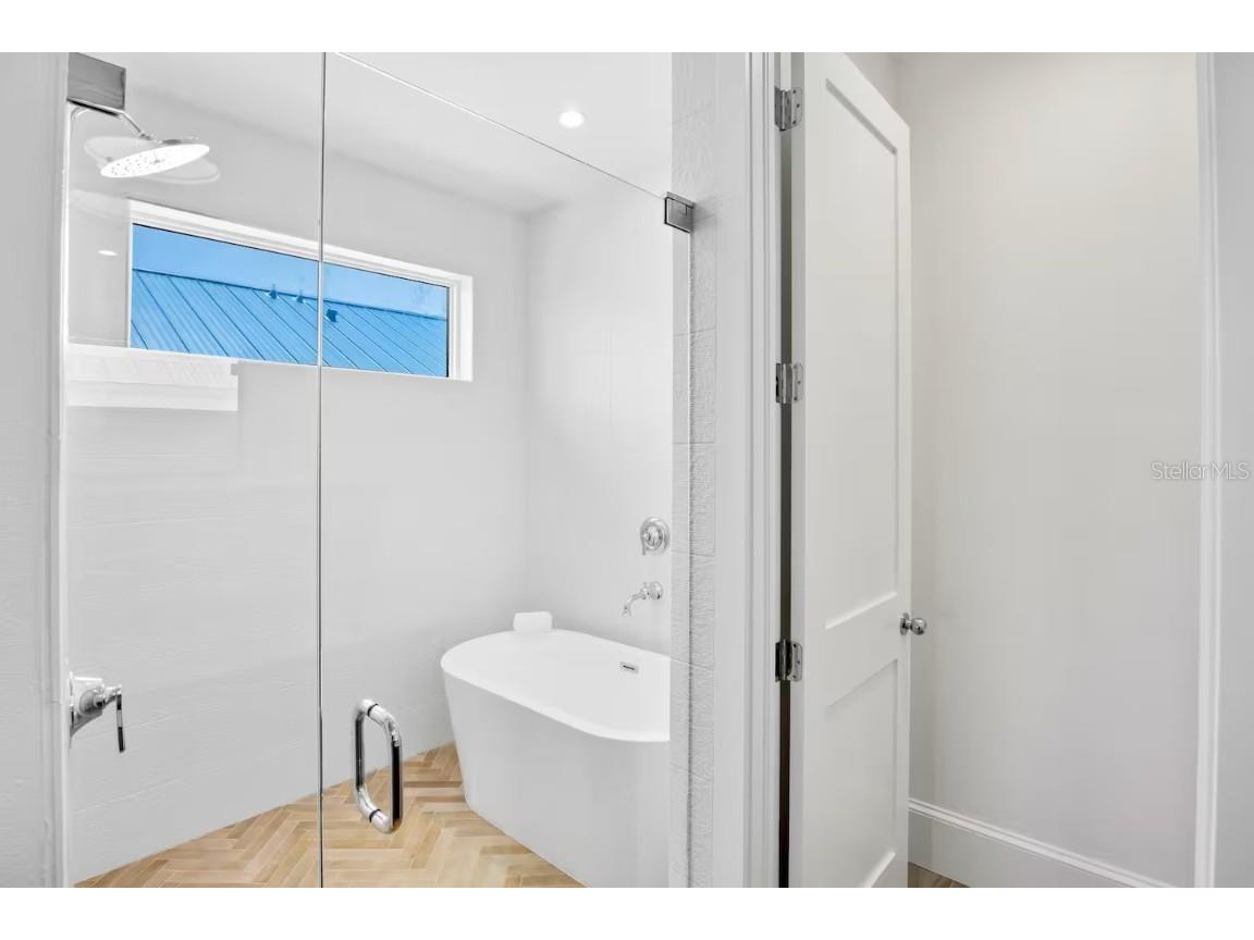 2105 Avenue C Bradenton Beach FL 34217 A4669858 image21