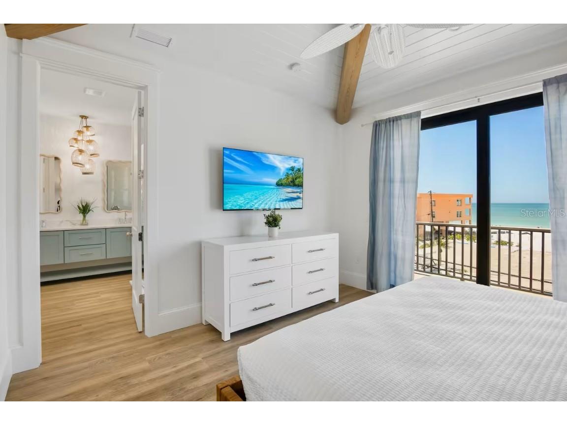 2105 Avenue C Bradenton Beach FL 34217 A4669858 image23